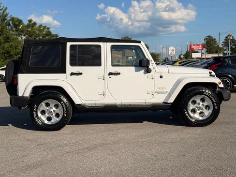 Used 2015 Jeep Wrangler Unlimited Sahara w/ Connectivity Group AWD/4WD image 10