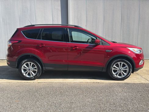 Used 2018 Ford Escape SEL FWD image 2