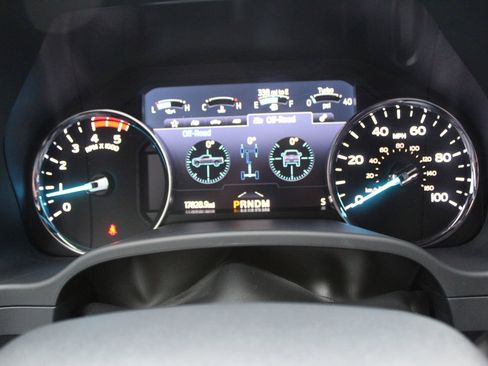 Used 2022 Ford F250 Platinum w/ FX4 Off-Road Package image 29