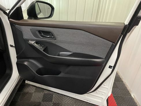 Used 2023 Nissan Rogue S FWD image 39