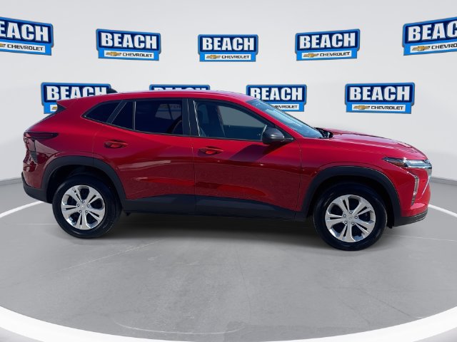 Used 2026 Chevrolet Trax LS FWD image 9