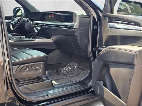 Used 2025 Cadillac Escalade Sport w/ Touring Package AWD/4WD image 14