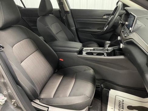 Used 2024 Nissan Altima 2.5 SV image 18