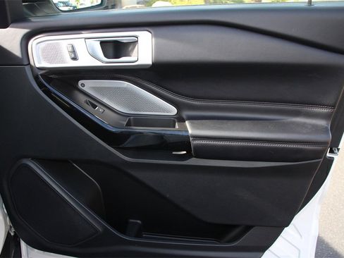 Certified 2022 Ford Explorer Platinum w/ Equipment Group 601A image 29