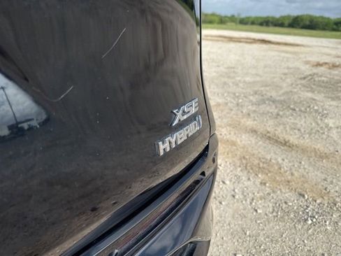 Used 2023 Toyota Sienna XSE w/ XSE Plus Package image 12