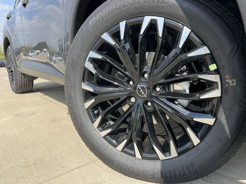 New 2026 Nissan Rogue SV image 7