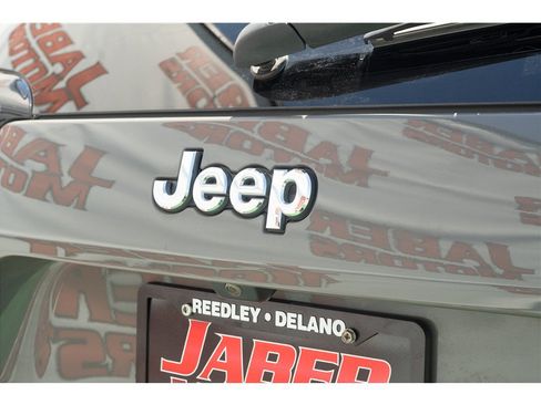 Used 2021 Jeep Cherokee Latitude Lux w/ Mopar Interior Package AWD/4WD image 39