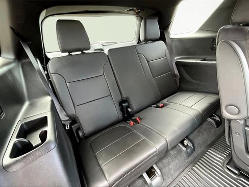 Used 2023 Chevrolet Traverse High Country image 28