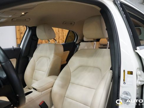 Used 2015 Mercedes-Benz GLA 250 4MATIC image 16