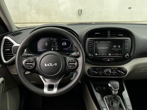 Used 2025 Kia Soul LX w/ LX Technology Package image 12