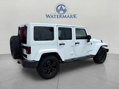 Used 2018 Jeep Wrangler Unlimited Sahara AWD/4WD image 9