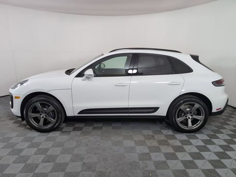 Certified 2025 Porsche Macan image 2