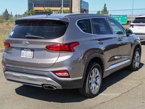 Used 2019 Hyundai Santa Fe SE image 5
