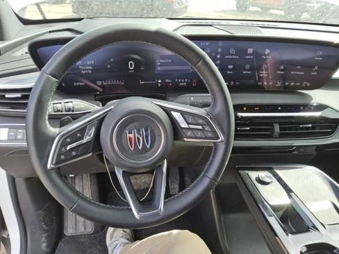 Used 2025 Buick Enclave Preferred AWD/4WD image 3