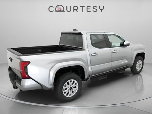 Certified 2026 Toyota Tacoma SR5 AWD/4WD image 23