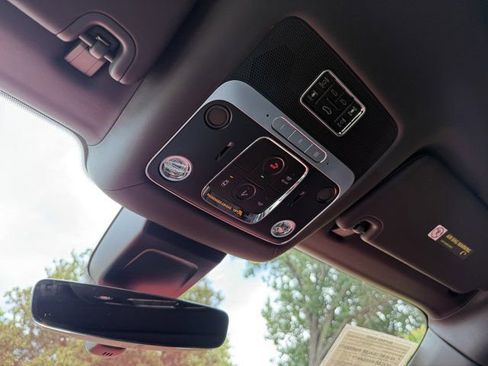 Used 2024 Bentley Flying Spur Azure image 29