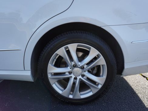 Used 2011 Mercedes-Benz E 350 4MATIC Sedan image 32