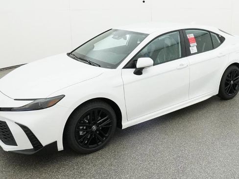 New 2026 Toyota Camry SE FWD image 1