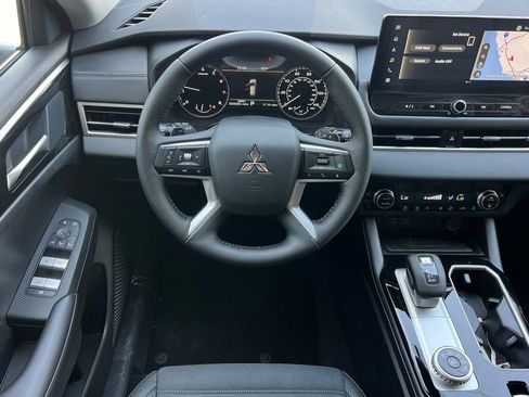 New 2026 Mitsubishi Outlander SE FWD image 15