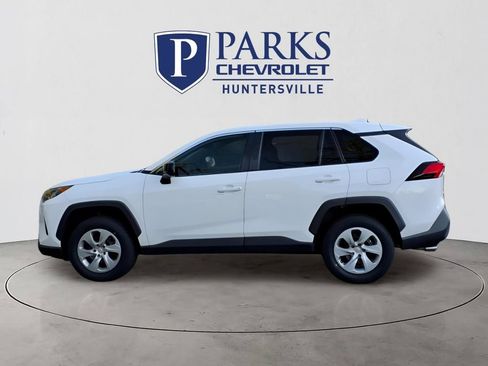 Used 2022 Toyota RAV4 LE FWD image 27