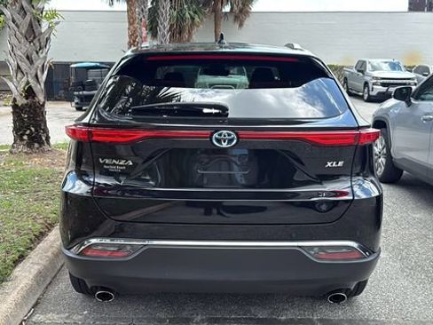 Used 2023 Toyota Venza XLE AWD/4WD image 6