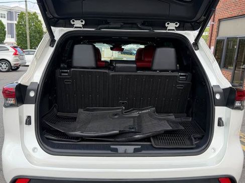 Used 2021 Toyota Highlander XSE FWD image 6