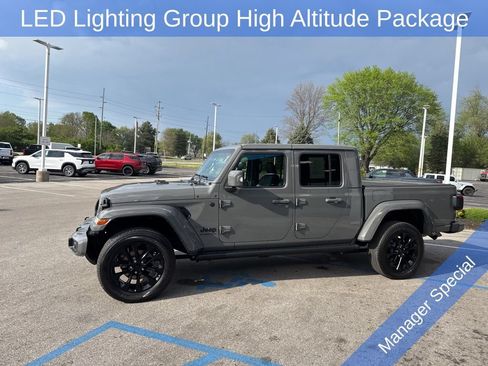 Used 2023 Jeep Gladiator Overland AWD/4WD image 5