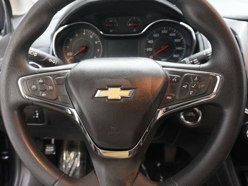 Used 2017 Chevrolet Cruze LT w/ Convenience Package FWD image 12