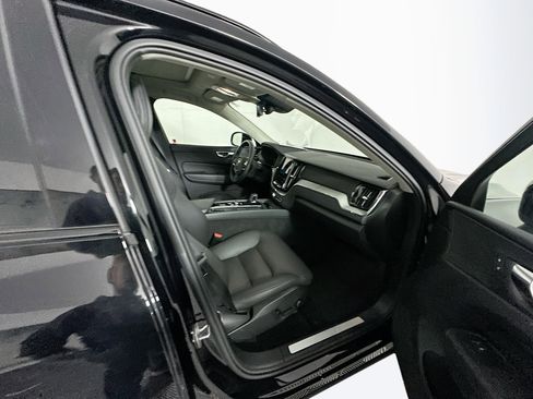 Used 2025 Volvo XC60 B5 Plus image 32