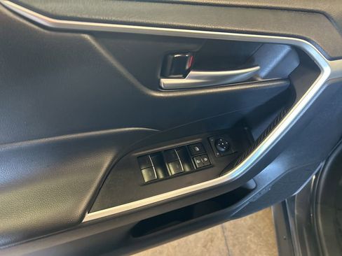 Used 2025 Toyota RAV4 XLE AWD/4WD image 17