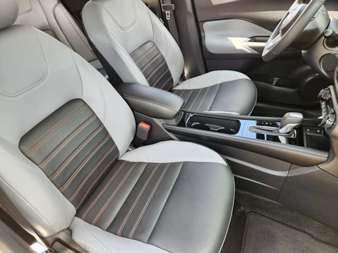 Used 2023 Nissan Kicks SR w/ SR Premium Package FWD image 10