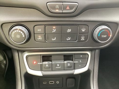 Used 2024 GMC Terrain SLE image 26