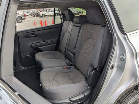 Used 2023 Toyota Highlander L image 30