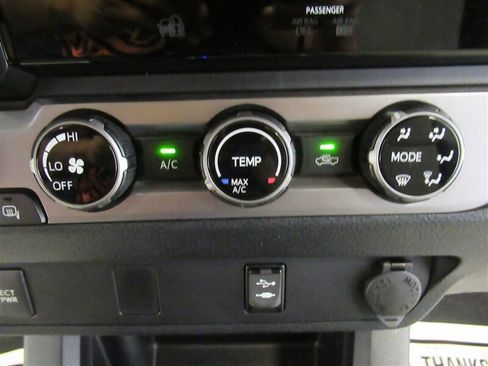 Used 2016 Toyota Tacoma SR5 image 23