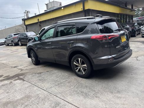 Used 2018 Toyota RAV4 XLE FWD image 8