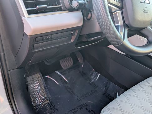 Used 2023 Mitsubishi Outlander SEL image 17