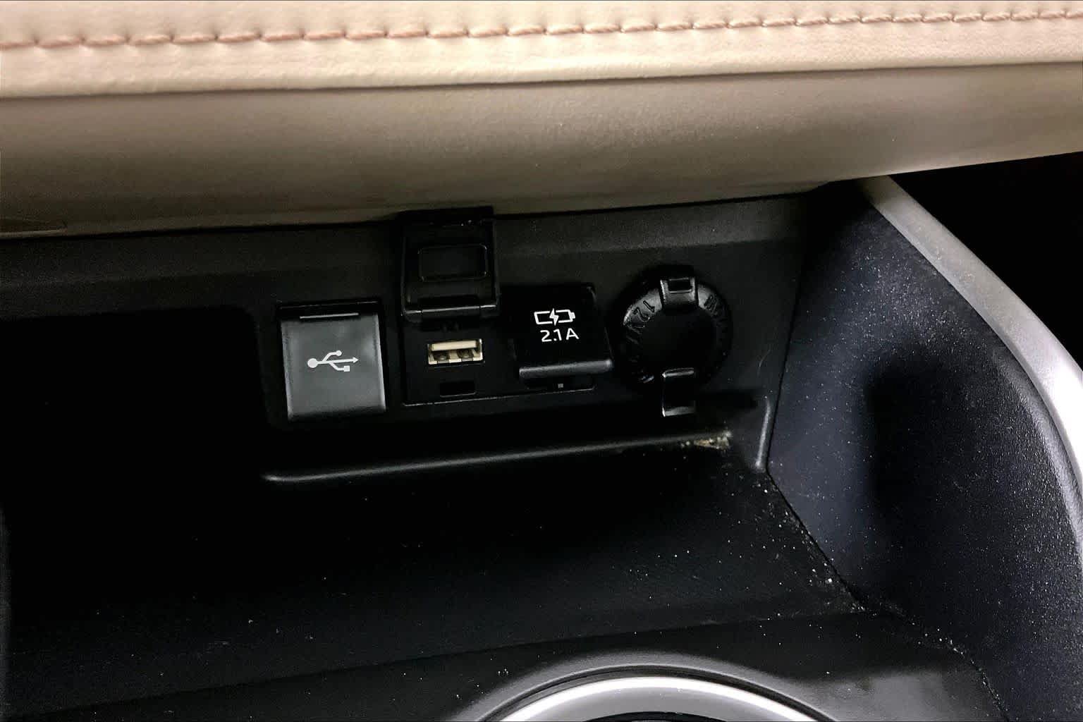 Used 2021 Toyota Highlander XLE FWD image 36