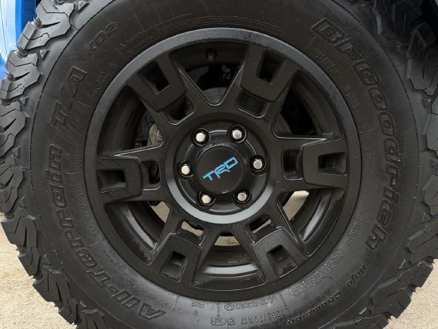Used 2021 Toyota Tacoma TRD Sport w/ TRD Premium Sport Package AWD/4WD image 8