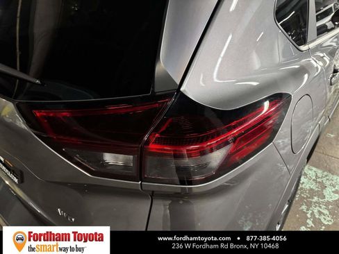 Used 2025 Nissan Rogue SV AWD/4WD image 11