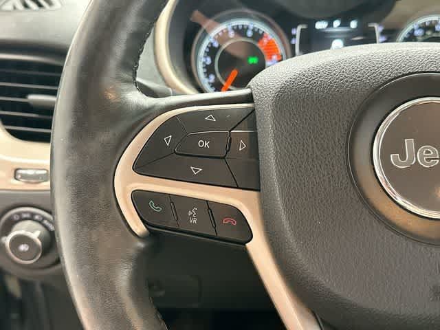 Used 2016 Jeep Cherokee Latitude w/ Cold Weather Group AWD/4WD image 8