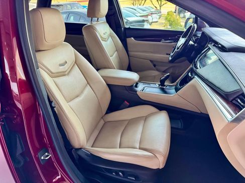 Used 2017 Cadillac XT5 Luxury w/ Driver Awareness Package image 21