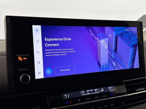 Certified 2025 Toyota Sienna XLE FWD image 7