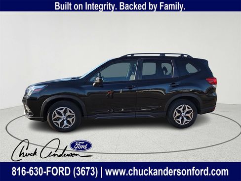 Used 2023 Subaru Forester Premium image 7