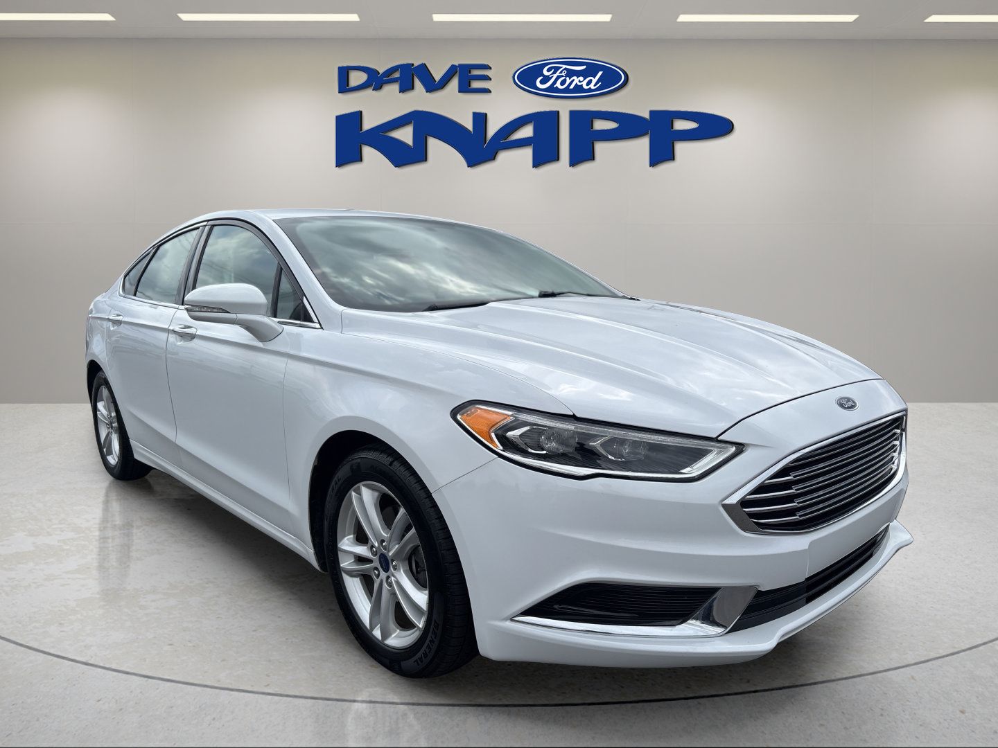Used 2018 Ford Fusion SE w/ Fusion SE Technology Package FWD image 1