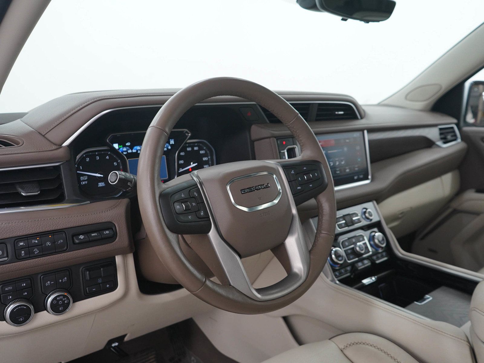 Used 2021 GMC Yukon Denali w/ Denali Ultimate Package AWD/4WD image 28