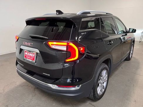 Used 2024 GMC Terrain SLT image 3