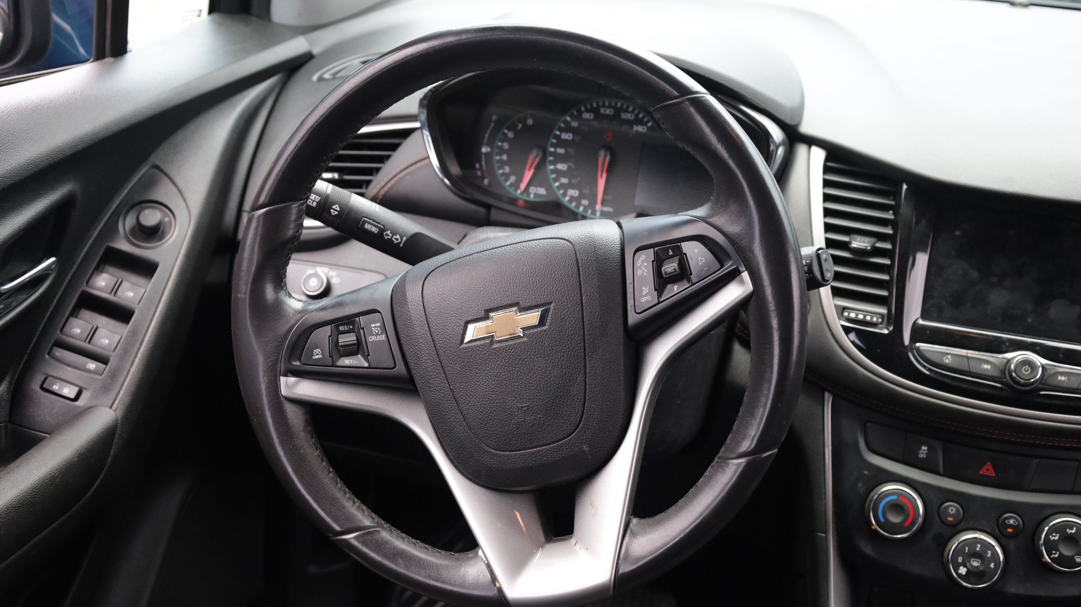 Used 2020 Chevrolet Trax LT w/ LT Convenience Package FWD image 8