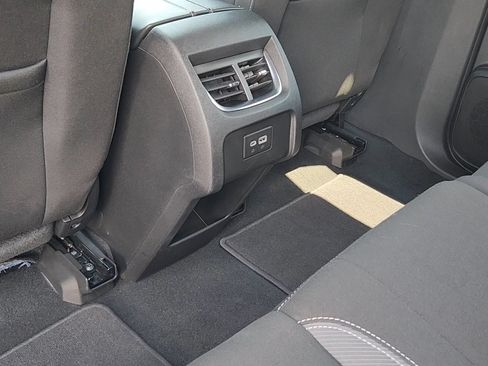 Used 2025 Chevrolet Blazer LT AWD/4WD image 17