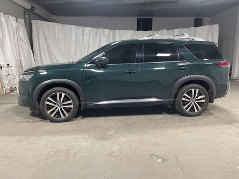 Used 2024 Nissan Pathfinder Platinum image 4