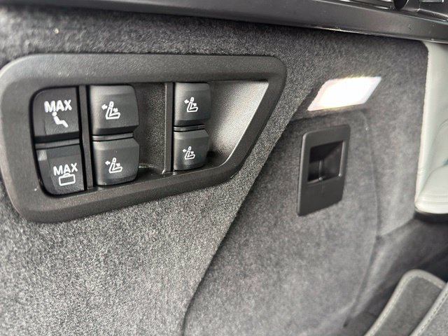 Used 2024 BMW X7 xDrive40i w/ M Sport Package AWD/4WD image 15